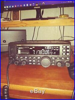 Yaesu FT 450D HF Transceiver 160 through 6 meters with built in Antenna Tuner