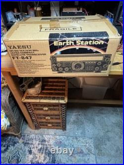 Yaesu FT-847 HF/VHF/UHF Ham Radio Mobile Transceiver FT847 Satellite All-mode